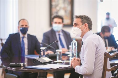 Το σχέδιο Μαξίμου για«συμβίωση με τον ιό»