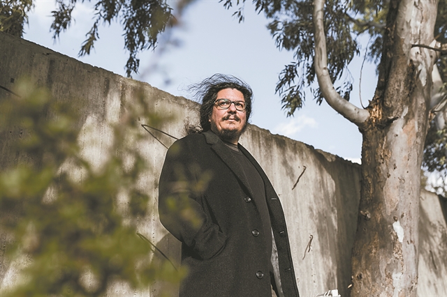 «Αισθάνομαι μια δίψα για επικοινωνία»