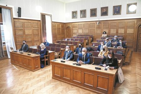 Ακονίζουν «μαχαίρια» για τη μάχη της Προανακριτικής