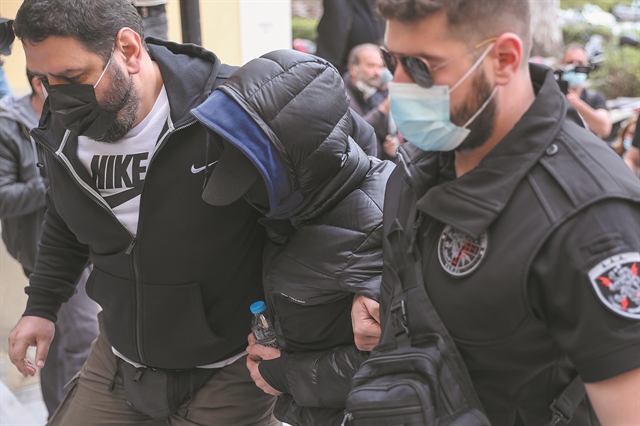 Σκηνοθέτησε τις επιθέσεις για να έχει φρούρηση