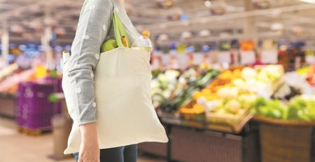 Οι καταναλωτές εναντια στην πλαστική σακούλα