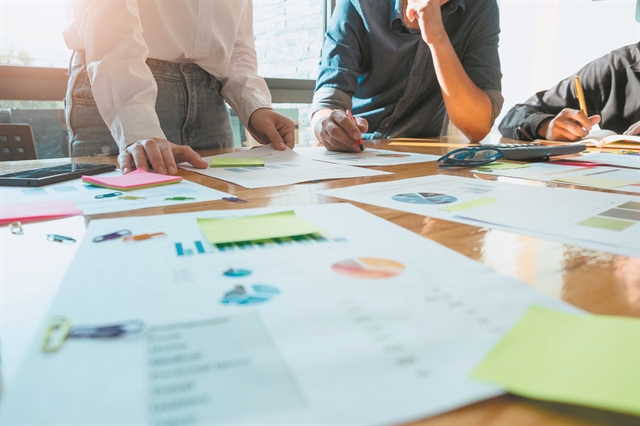 Επενδυτικό τσουνάμι δυναμώνει τους επιχειρηματικούς ομίλους της χώρας