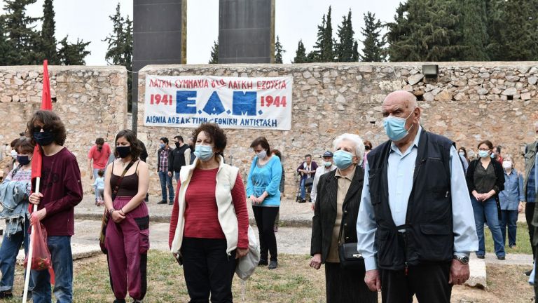 Εργατική Πρωτομαγιά: Κατάθεση στεφάνων από ΚΚΕ και ΠΑΜΕ στο Σκοπευτήριο | tovima.gr