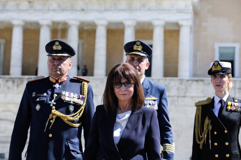 Στο πλευρό των ακριτών η Κατερίνα Σακελλαροπούλου – Το μήνυμα για το Πάσχα