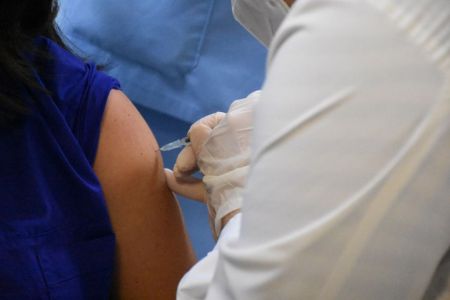 Εμβολιασμοί : Πότε ξεκινούν για παιδιά και έφηβους – Το βλέμμα στις κλινικές μελέτες