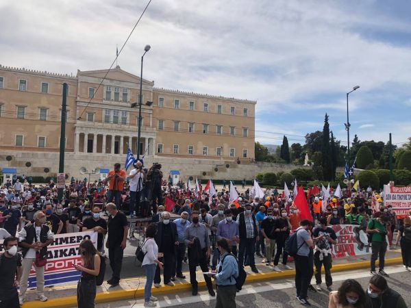 Απεργία – Πρωτομαγιά : Συγκέντρωση του ΠΑΜΕ στο Σύνταγμα | tovima.gr