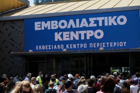 Ρεκόρ εμβολιασμών την Πέμπτη – Ανοίγουν 17 νέα κέντρα στην Αττική