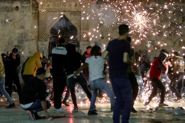 Ισραήλ: Συγκρούσεις Παλαιστίνιων πιστών με την αστυνομία – Πάνω από 180 τραυματίες