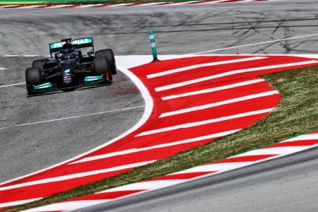 Πήρε την 100η pole position ο Χάμιλτον