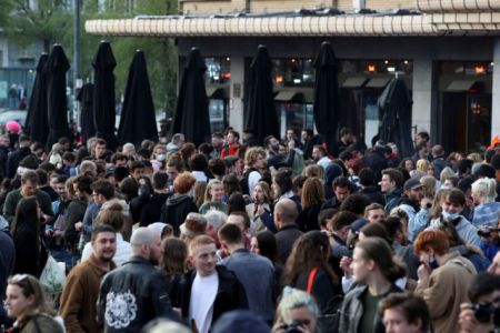 Βρυξέλλες: Ολονύχτια πάρτι στις πλατείες με το άνοιγμα της εστίασης