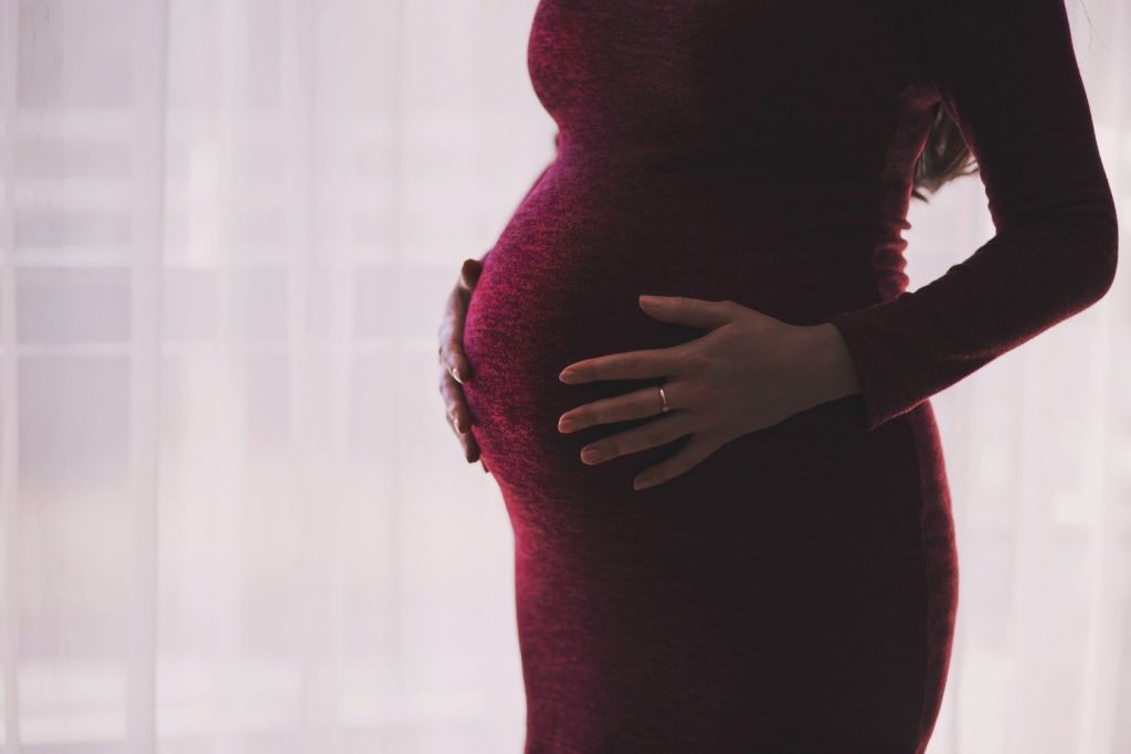 Εμβολιασμοί εγκύων: «Να γίνονται κανονικά» – Τι λέει ο καθηγητής Γυναικολογίας, Νίκος Βλάχος