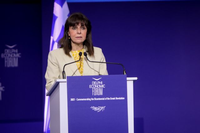 Σακελλαροπούλου στο Φόρουμ των Δελφών : Η Ελλάδα βίωσε δεινές κρίσεις αλλά άντεξε
