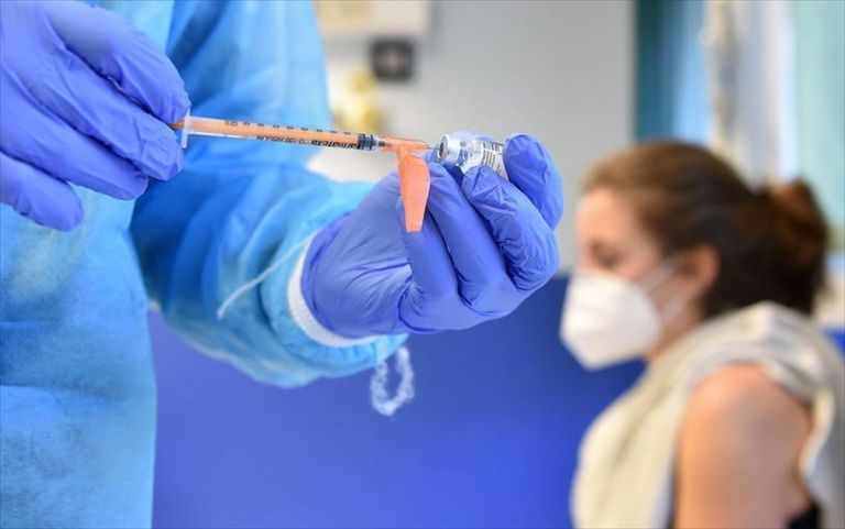 Βατόπουλος: Είμαστε ασφαλείς 15 μέρες μετά τη δεύτερη δόση του εμβολίου | tovima.gr