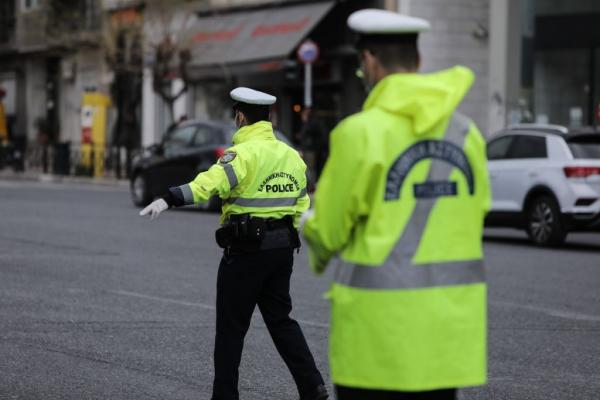 Θεσσαλονίκη: Πρόστιμο 5.000 ευρώ σε αστυνομικό που έσπασε την καραντίνα | tovima.gr