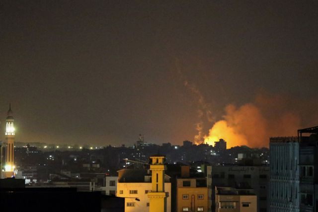 Λωρίδα της Γάζας: Σφοδρές συγκρούσεις και «πρόβες» Ισραηλινών για χερσαία επέμβαση | tovima.gr