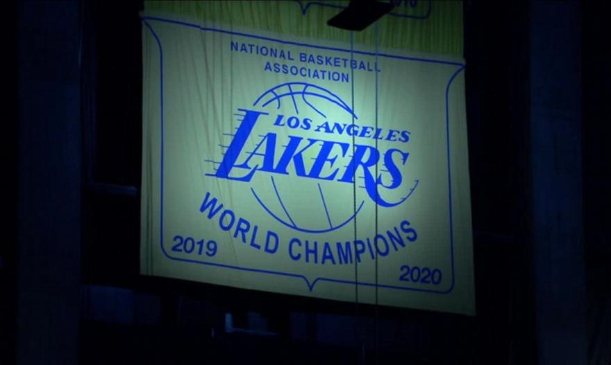 NBA: Οι Λέικερς ανέβασαν το banner του 17ου τίτλου τους στο Staples Center