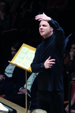 Θεόδωρος Κουρεντζής: Ο αντισυμβατικός σταρ της κλασικής μουσικής