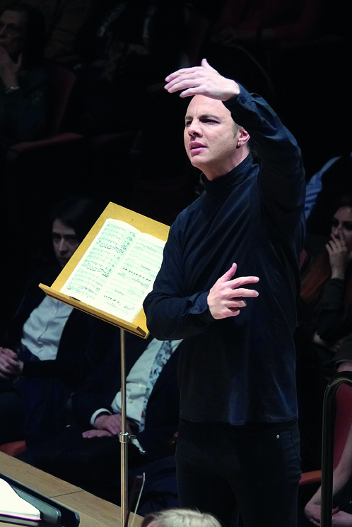 Θεόδωρος Κουρεντζής: Ο αντισυμβατικός σταρ της κλασικής μουσικής