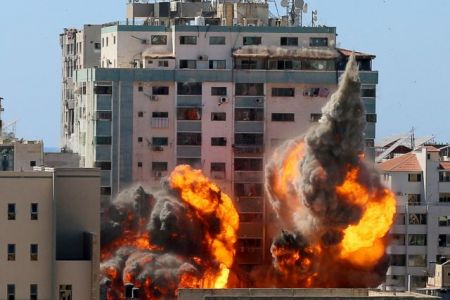 Ισραήλ: Νόμιμος στόχος το κτίριο των ΜΜΕ στη Γάζα που βομβαρδίστηκε