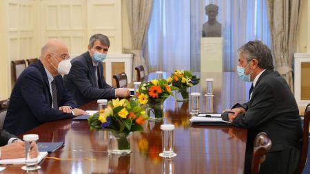 Στο ΥΠΕΞ ο παλαιστίνιος πρέσβης – Στη Ραμάλα αύριο ο Δένδιας