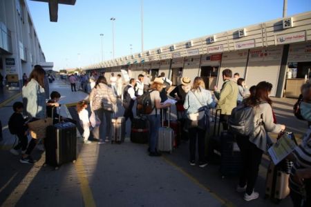 Hania airport inaugurates tourism season with nine int’l flights on Sunday