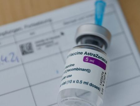AstraZeneca : Ισχυρή απέναντι στις μεταλλάξεις η τρίτη δόση – Τι δείχνει έρευνα