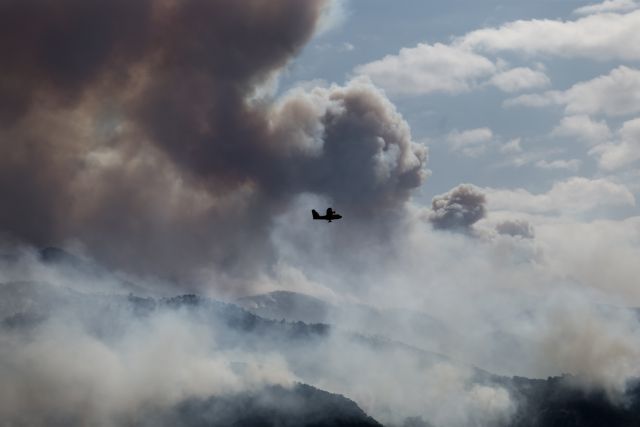 Δήμαρχος Μεγαρέων: Ανεξέλεγκτη η κατάσταση με τη μεγάλη φωτιά στα Γεράνεια