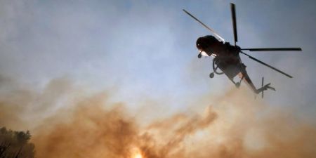 Φωτιά: Πύρινη κόλαση στην Κορινθία – Κάηκαν σπίτια – 20 εναέρια στη μάχη με τις φλόγες που κινούνται προς Αλεποχώρι