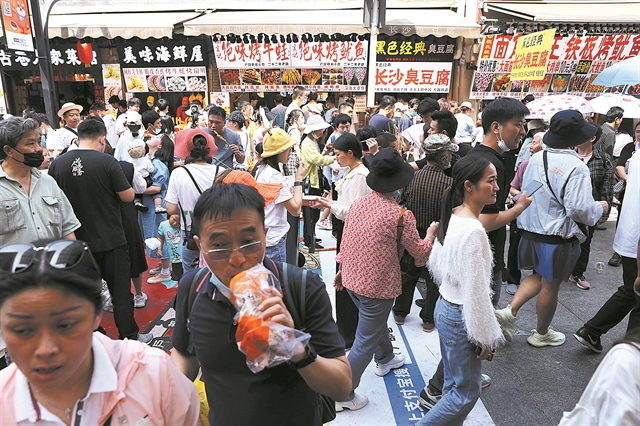 Η Κίνα θα γεράσει πριν πλουτίσει