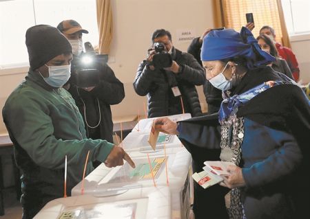 Πολιτικός σεισμός άνευ προηγουμένου στη Χιλή