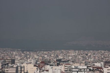 Αττική: Δέκα φορές πιο τοξική η ατμόσφαιρα μετά την πυρκαγιά – Πώς θα προστατευθούμε