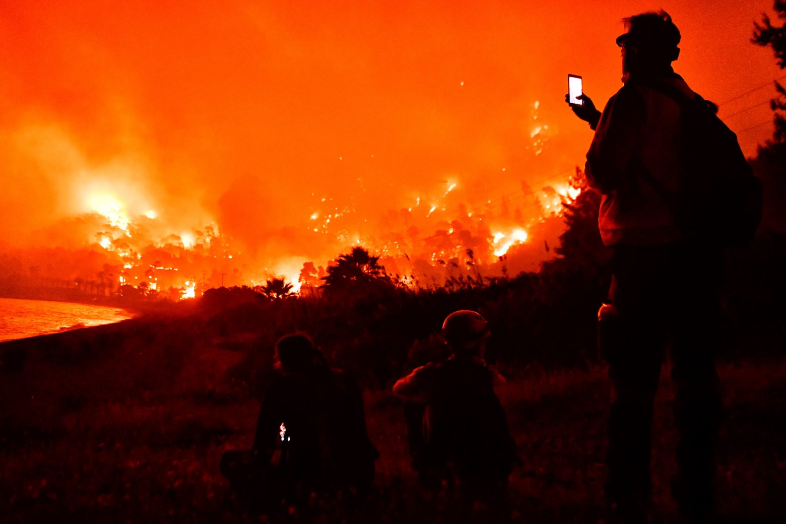 Meteo: Οι λόγοι που οδήγησαν στην καταστροφική πυρκαγιά στον Σχίνο Κορινθίας