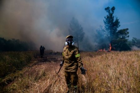 Φωτιά στην Κορινθία: «Μέχρι το βράδυ θα έχει οριοθετηθεί» λέει ο αρχηγός της Πυροσβεστικής