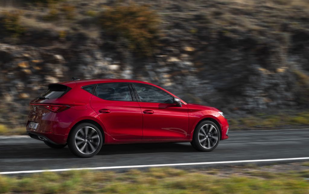SEAT LEON PLUG-IN HYBRID: Πρωτιές παντού