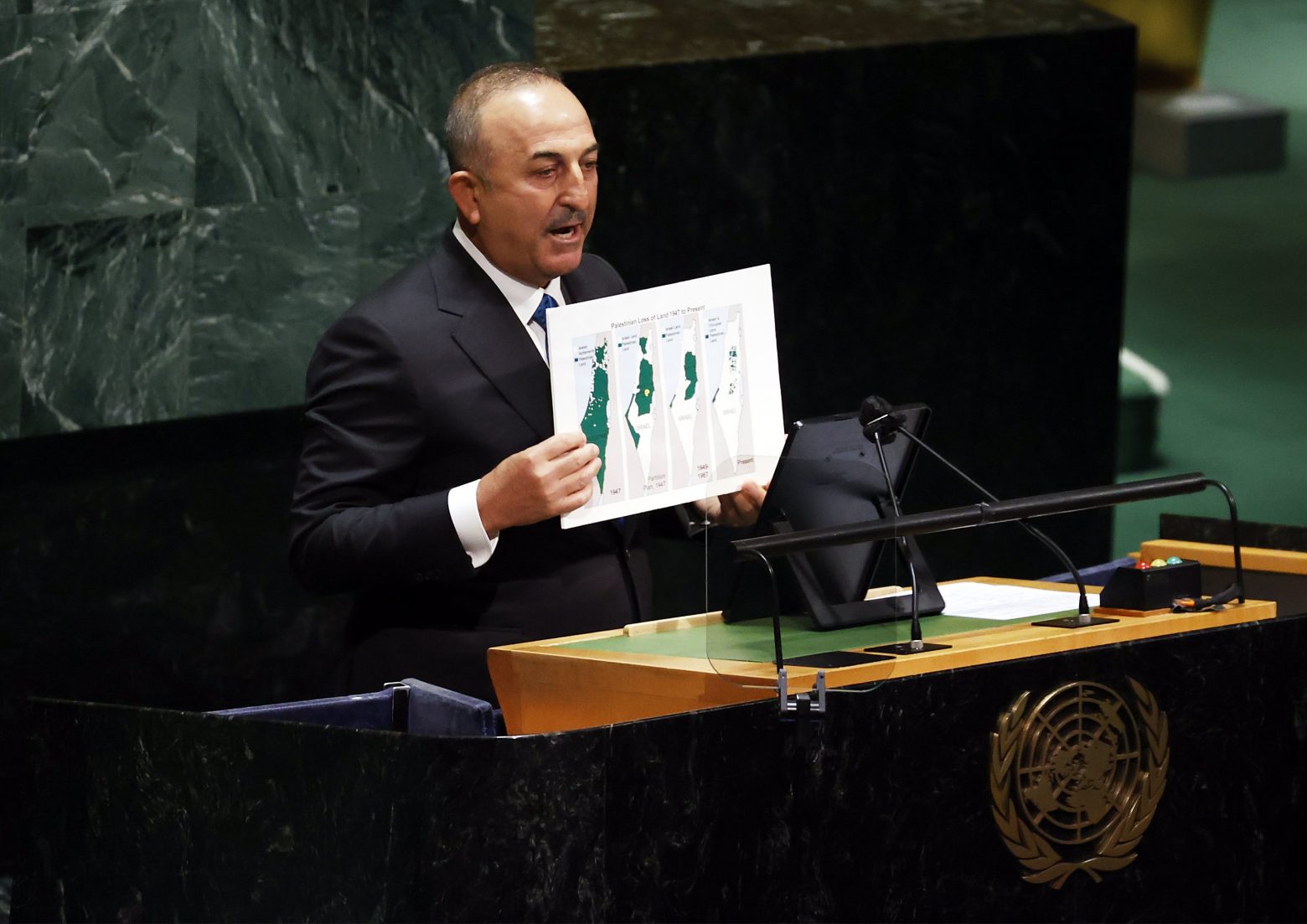 Τουρκία: Σόου Τσαβούσογλου στον ΟΗΕ – Επίθεση με… χάρτες στο Ισραήλ
