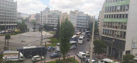Απίθανα πράγματα: Εκατοντάδες οπαδοί του ΠΑΟΚ κάνουν ανενόχλητοι… tour στην Αθήνα