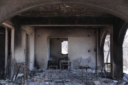 Φωτιά στην Κορινθία: «Δεν ξεκίνησε από αμέλεια η πυρκαγιά» – Μάχη με τις διάσπαρτες εστίες
