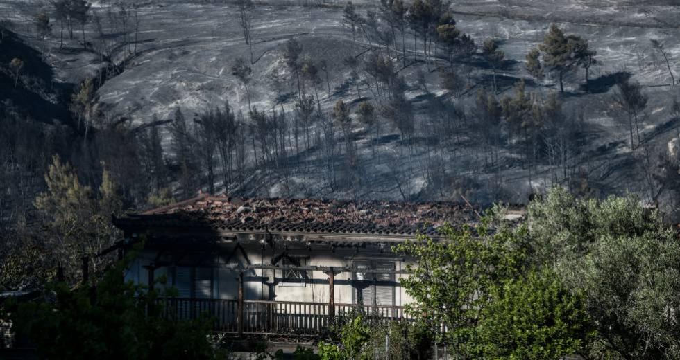 Φωτιά στα Γεράνεια Όρη: Κυβερνητικό κλιμάκιο στο Αλεποχώρι