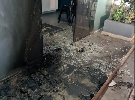 Γιώτα Παναγιωτοπούλου: Η ανάρτηση της συζύγου του Χαρδαλιά για τις εμπρηστικές επιθέσεις στις επιχειρήσεις της