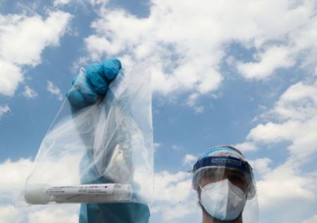 Υγειονομική «βόμβα» τα απόβλητα του κορωνοϊού – Τι πρέπει να κάνουμε