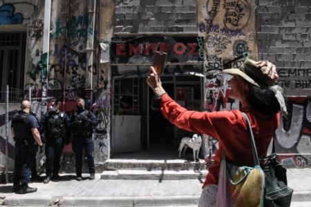 Μπακογιάννης: Να παραχωρηθεί στο Δήμο Αθηναίων το θέατρο «Εμπρός»