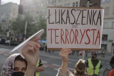 ΕΕ: Αυστηρές κυρώσεις για την αεροπειρατεία – Κλείνει τον εναέριο χώρο της στη Λευκορωσία