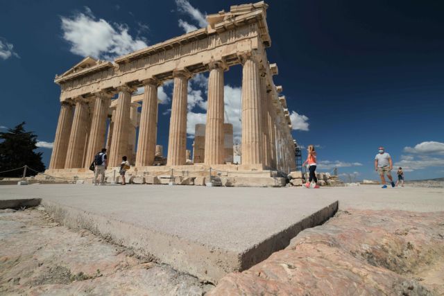 Forbes: Η Ελλάδα στην κορυφή των κρατήσεων των Αμερικανών το Μάιο | tovima.gr