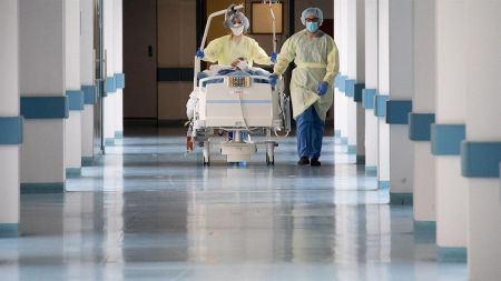 COVID-19: Σχεδόν οι μισοί ασθενείς βγαίνουν από το νοσοκομείο σε κακή φυσική κατάσταση