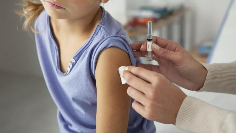 Κορωνοϊός: Ποια τα δεδομένα για τον εμβολιασμό παιδιών – Τι λένε οι ειδικοί