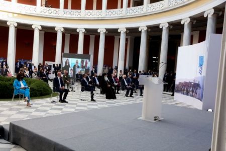 Μια σύνθετη άσκηση ακριβείας, και ένα τραπέζι όπου άλλαξαν τα πάντα