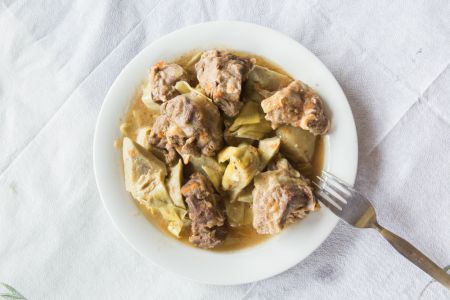 Αρνί με αγκινάρες