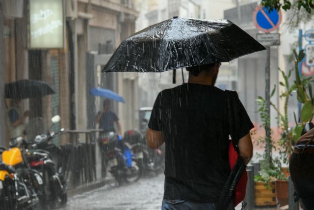Καιρός: Τοπικές βροχές και καταιγίδες την Παρασκευή – Πτώση της θερμοκρασίας