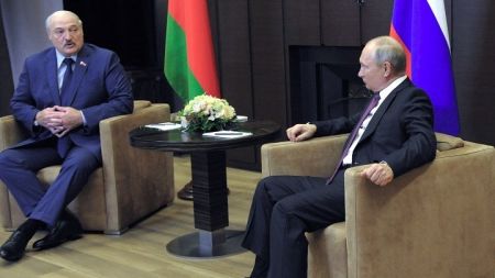 Λευκορωσία: Οικονομική και πολιτική στήριξη έταξε ο Πούτιν στον Λουκασένκο