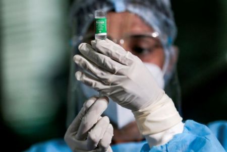 Κορωνοϊός: Πόσες πιθανότητες έχουν να κολλήσουν όσοι έχουν εμβολιαστεί ή μολυνθεί;
